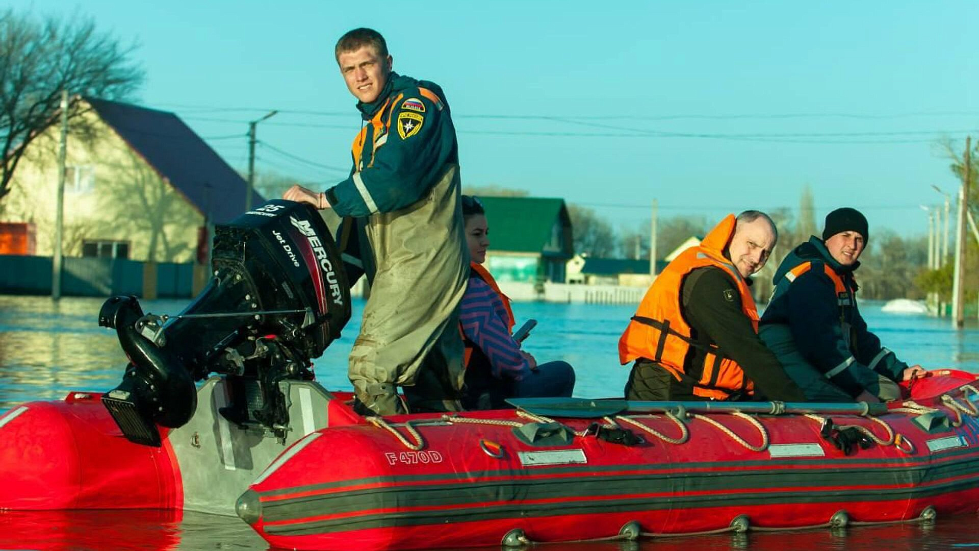 МЧС направит дополнительную группировку спасателей в Оренбургскую область