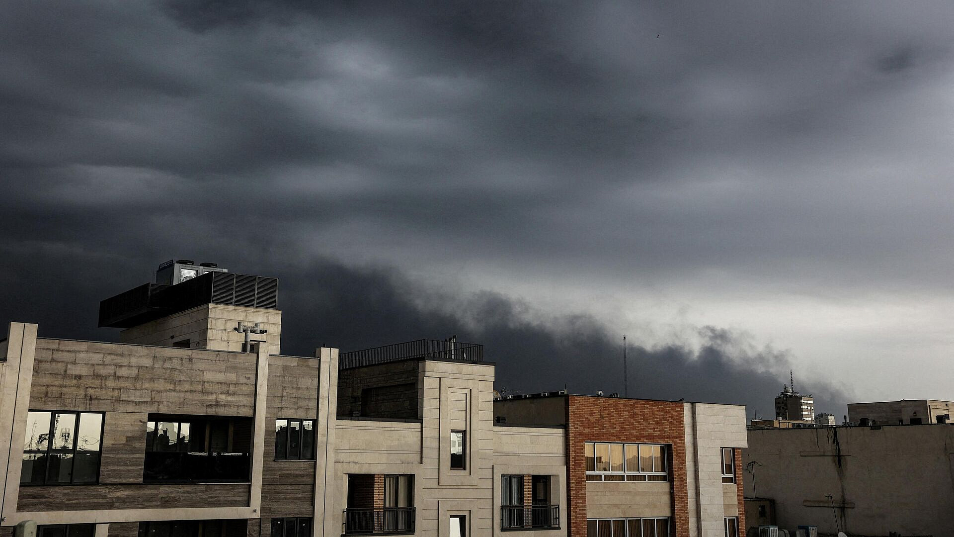 В Тегеране прогремели взрывы, сообщают СМИ