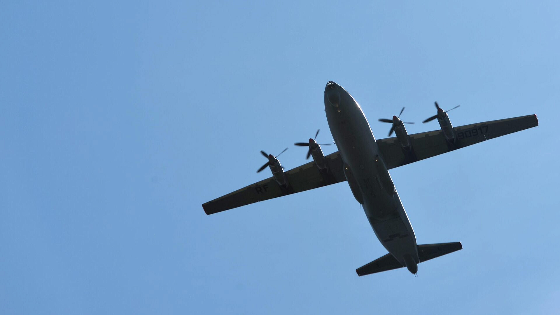 Названа причина экстренной посадки Ан-12 в Комсомольске-на-Амуре