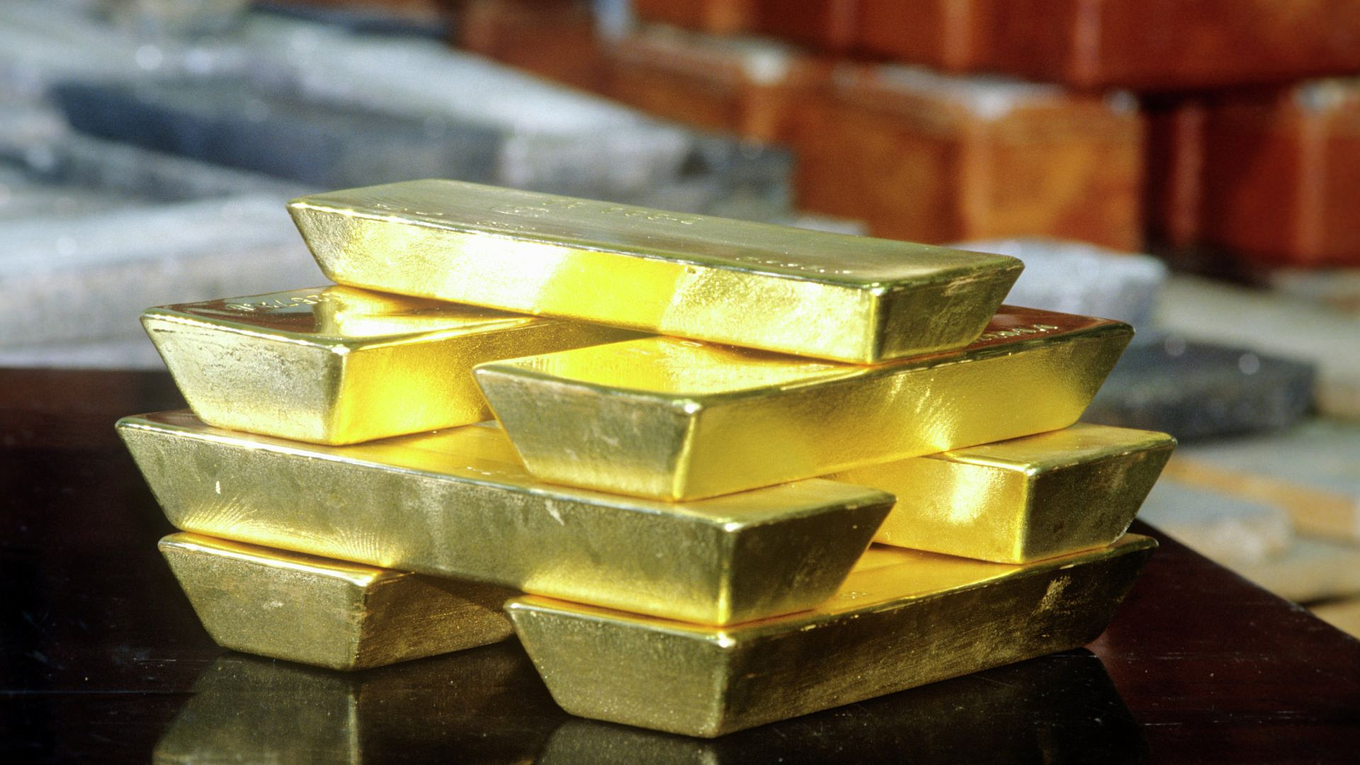 Цена на золото поднялась выше 4200 долларов впервые за месяц
