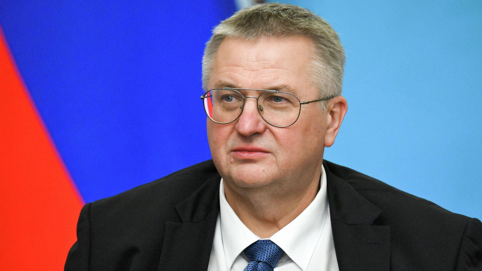 Оверчук заявил о необходимости регистрации россиян в консульствах