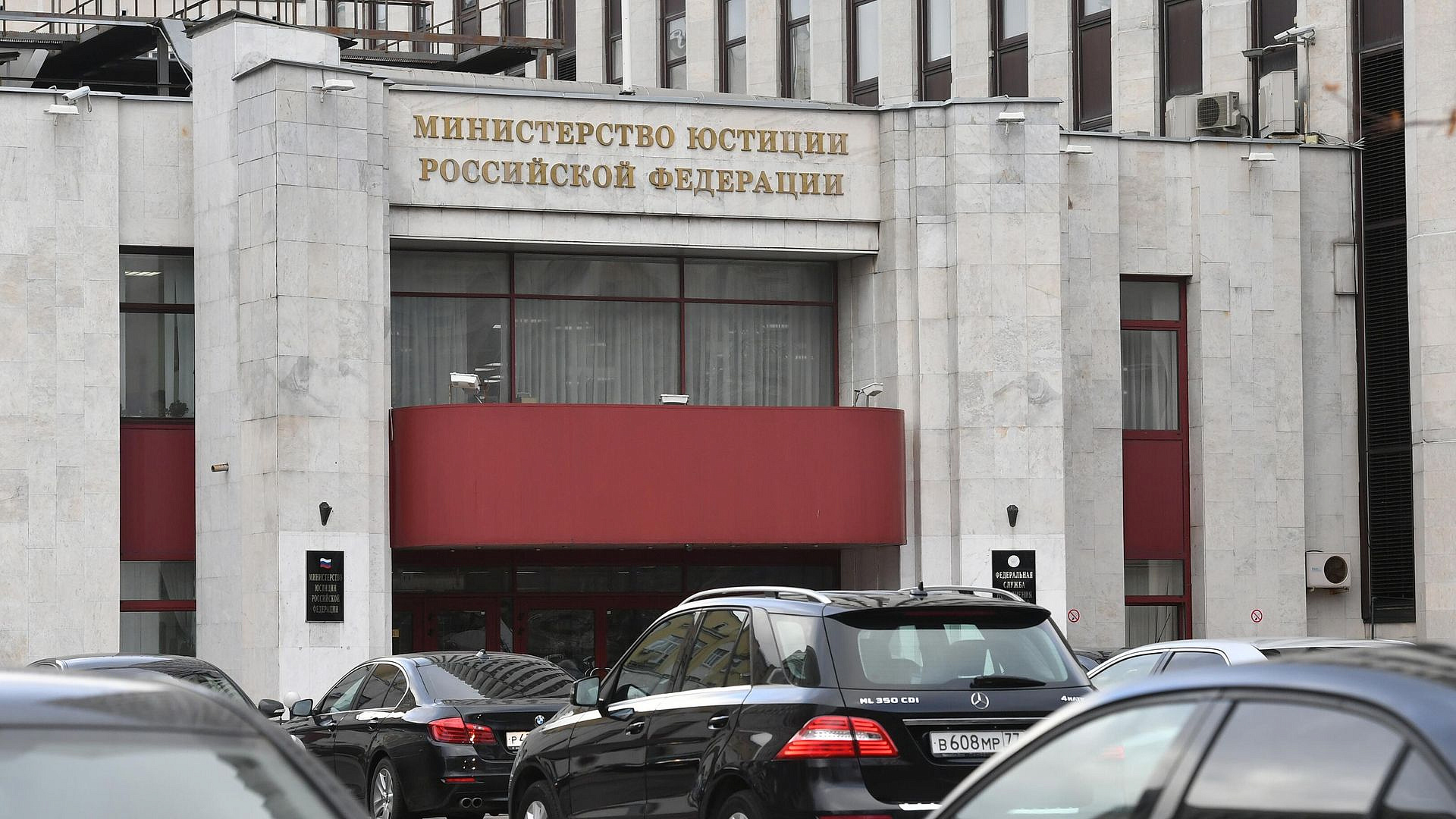 Комика Александра Незлобина* внесли в реестр иноагентов
