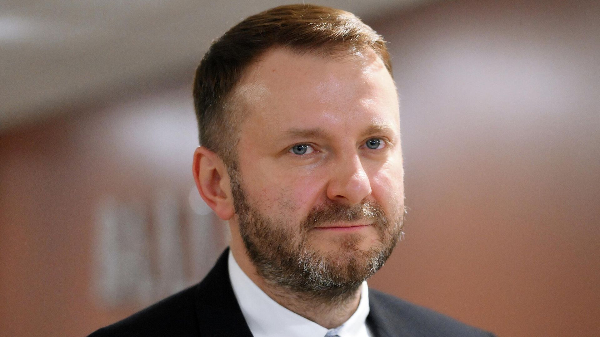Орешкин сравнил подходы России и Запада к развитию технологий ИИ