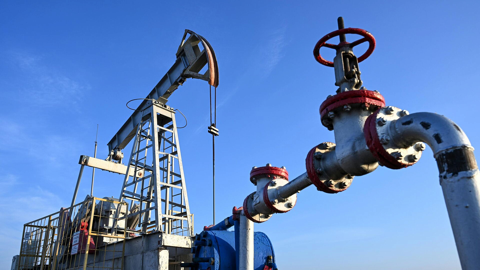 России важно удерживать добычу нефти на текущем уровне, заявили в Минэнерго