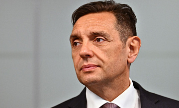 Сербия не предпримет действий по NIS без согласия с Россией, заявил Вулин