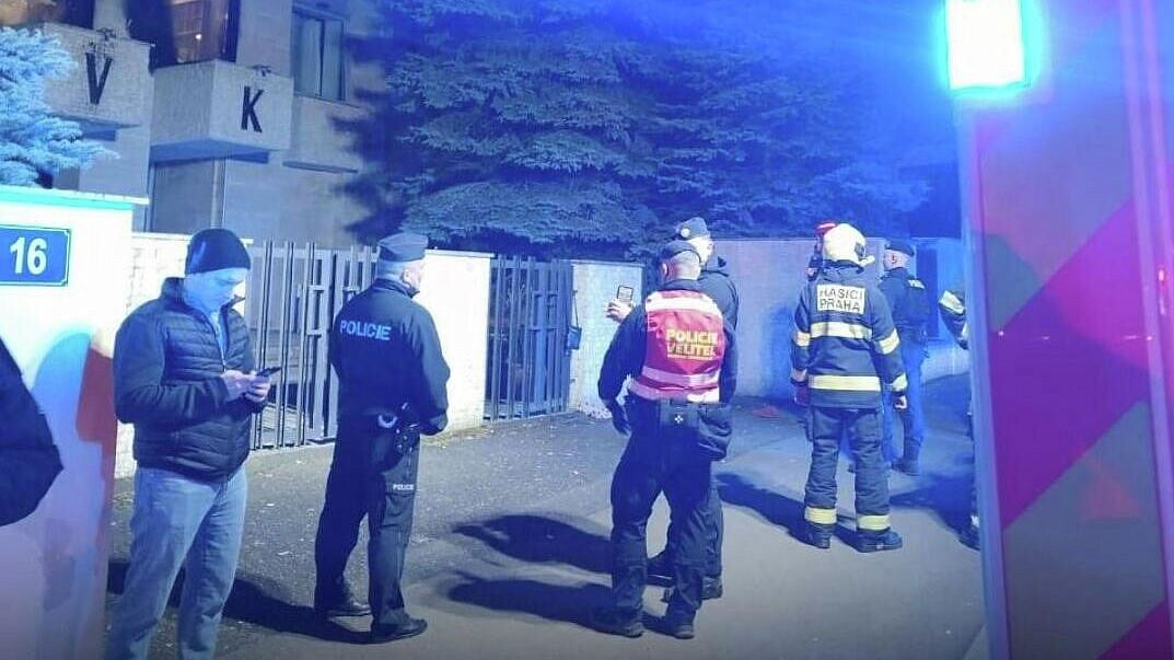 Полиция Праги разыскивает преступника, напавшего на "Русский дом"