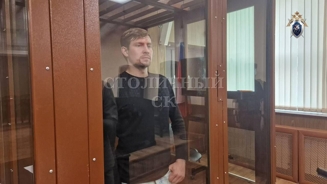 Суд продлил арест последователю блогера Лесли по делу о домогательствах