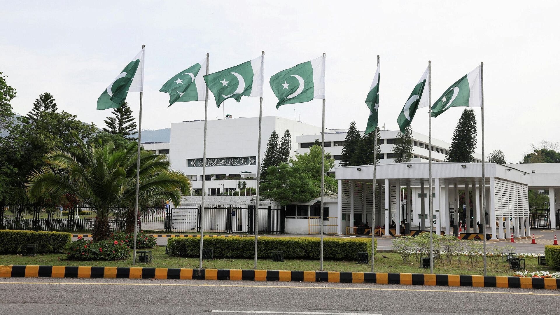 "Подняли белых флаг". На Западе забили тревогу из-за переговоров с Ираном