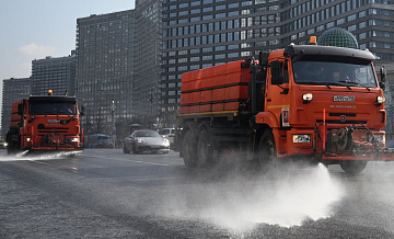 В Москве началась первая в этом году промывка дорог со специальным шампунем