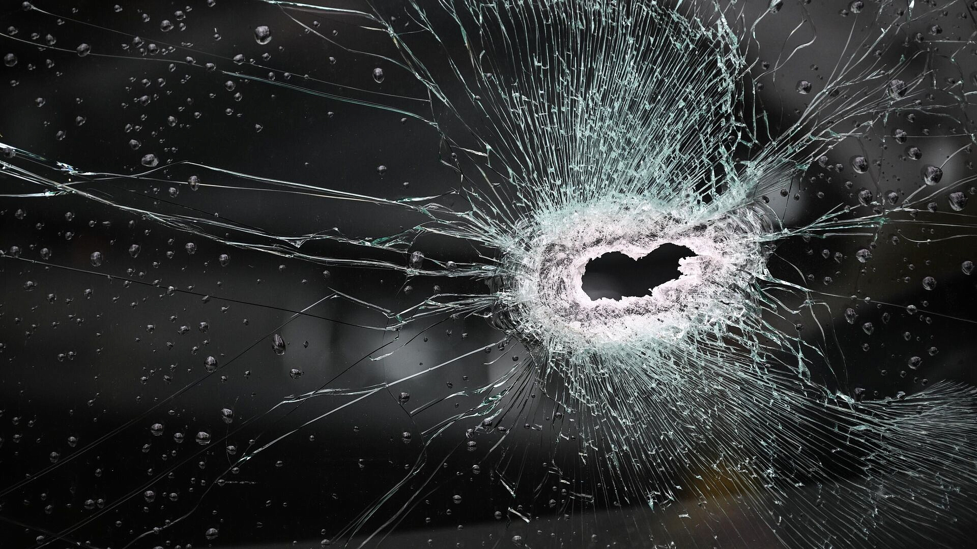 В Воронеже при падении обломков БПЛА повреждены несколько квартир