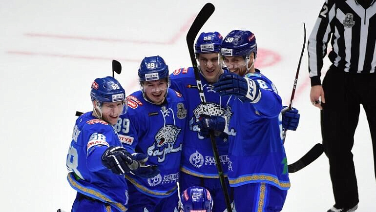 Хет-трик Веккьоне помог "Барысу" обыграть "Шанхайских драконов" в матче КХЛ