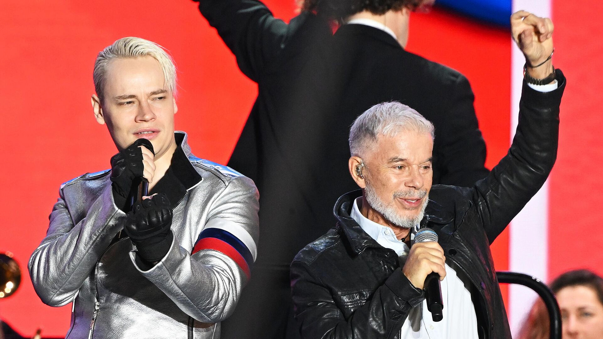  Apple Music   , , Shaman  ""