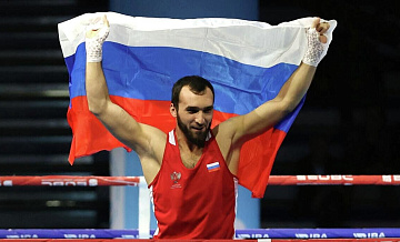 "Чабанил и таскал мешки": лучший боксер мира — о "гелике", Gucci и мечте