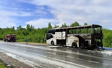 В Костромской области сгорел автобус, перевозивший детей в санаторий