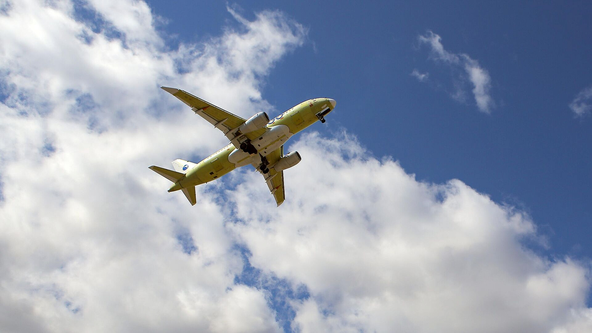 ������������ HAL: SJ-100 ����� ��������� ���� ������������ ������� � �����