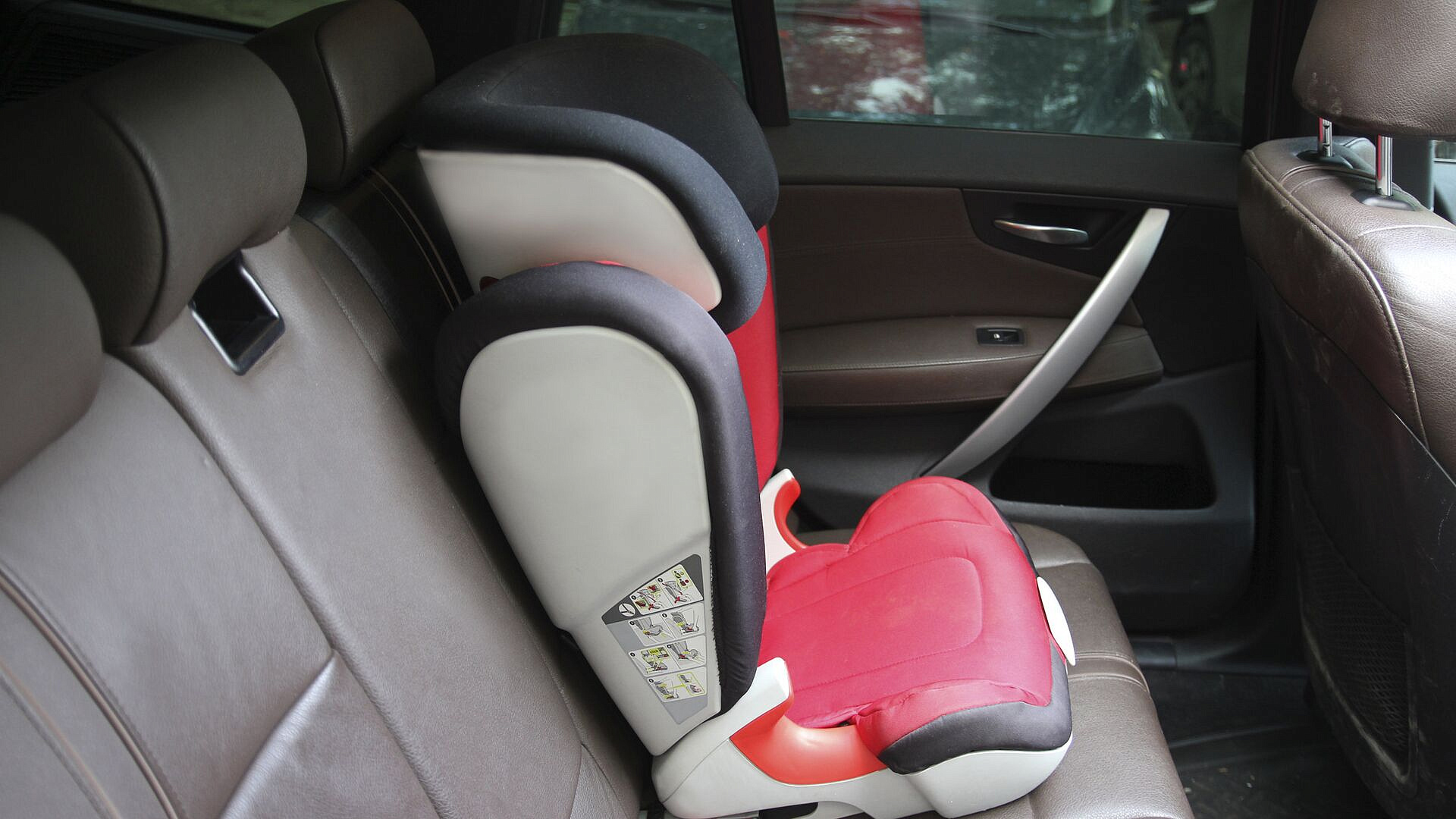 Эксперт напомнил о штрафах за отсутствие детского кресла в машине