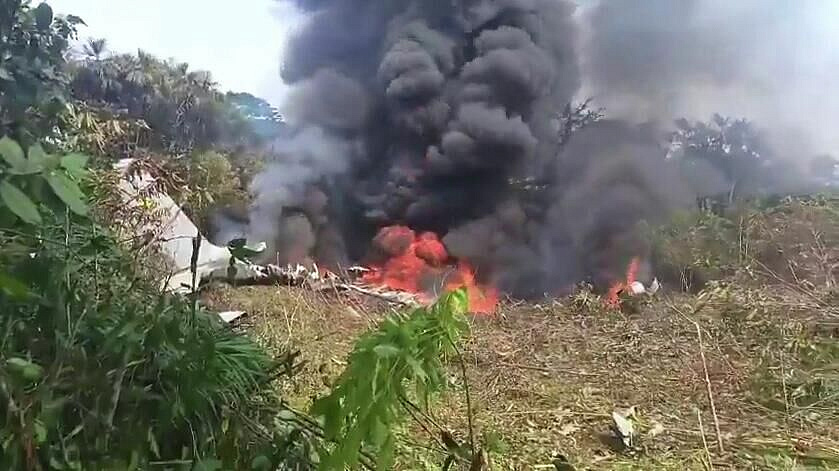 В Колумбии военно-транспортный самолет разбился при взлете