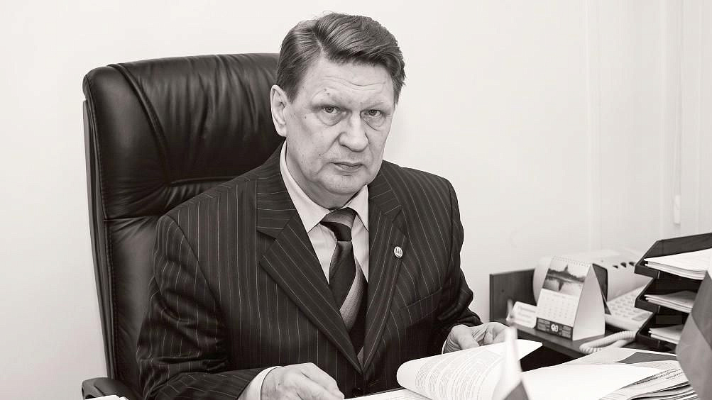 Умер академик Владимир Окрепилов