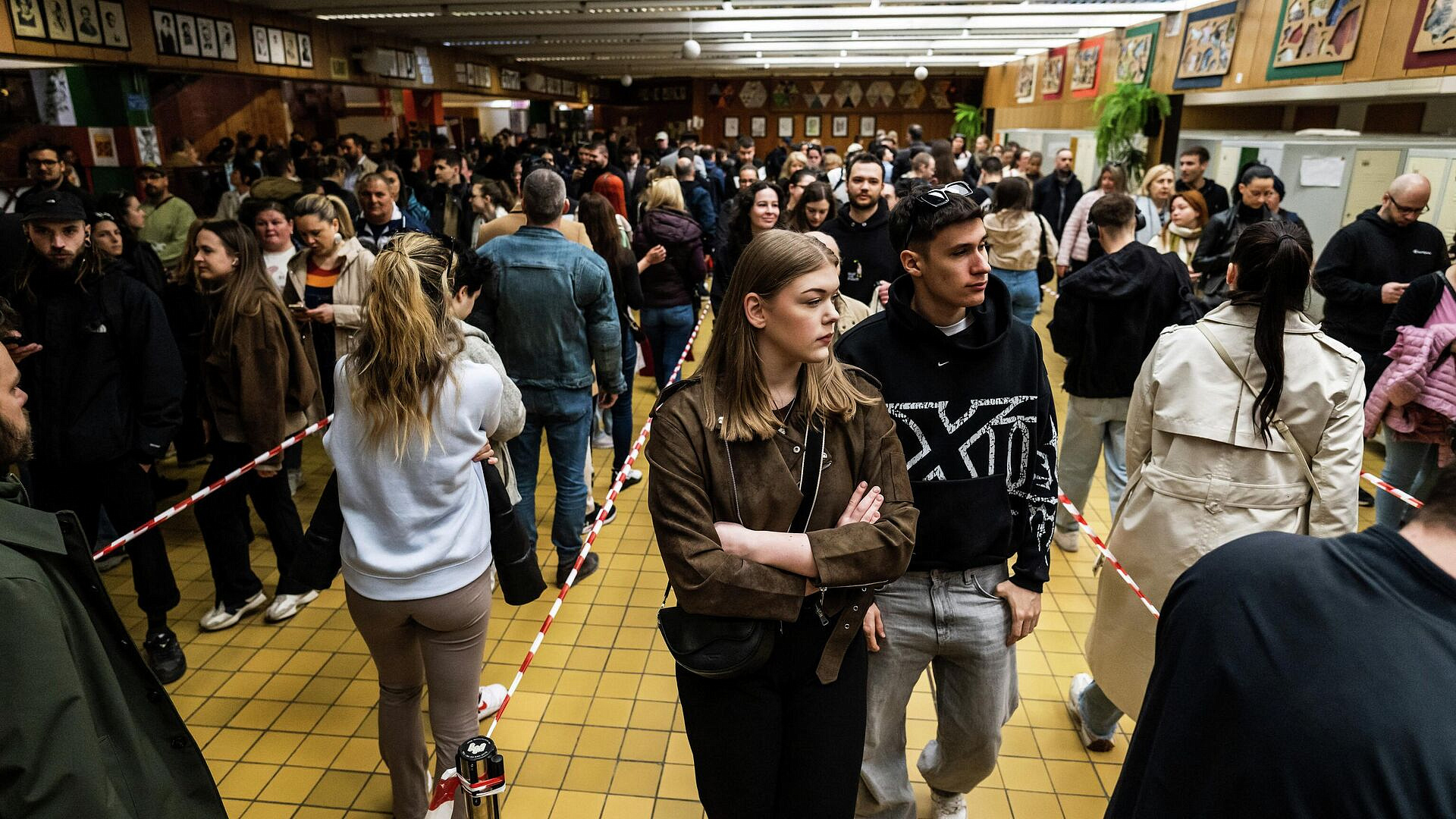 В Венгрии закрылись избирательные участки на парламентских выборах