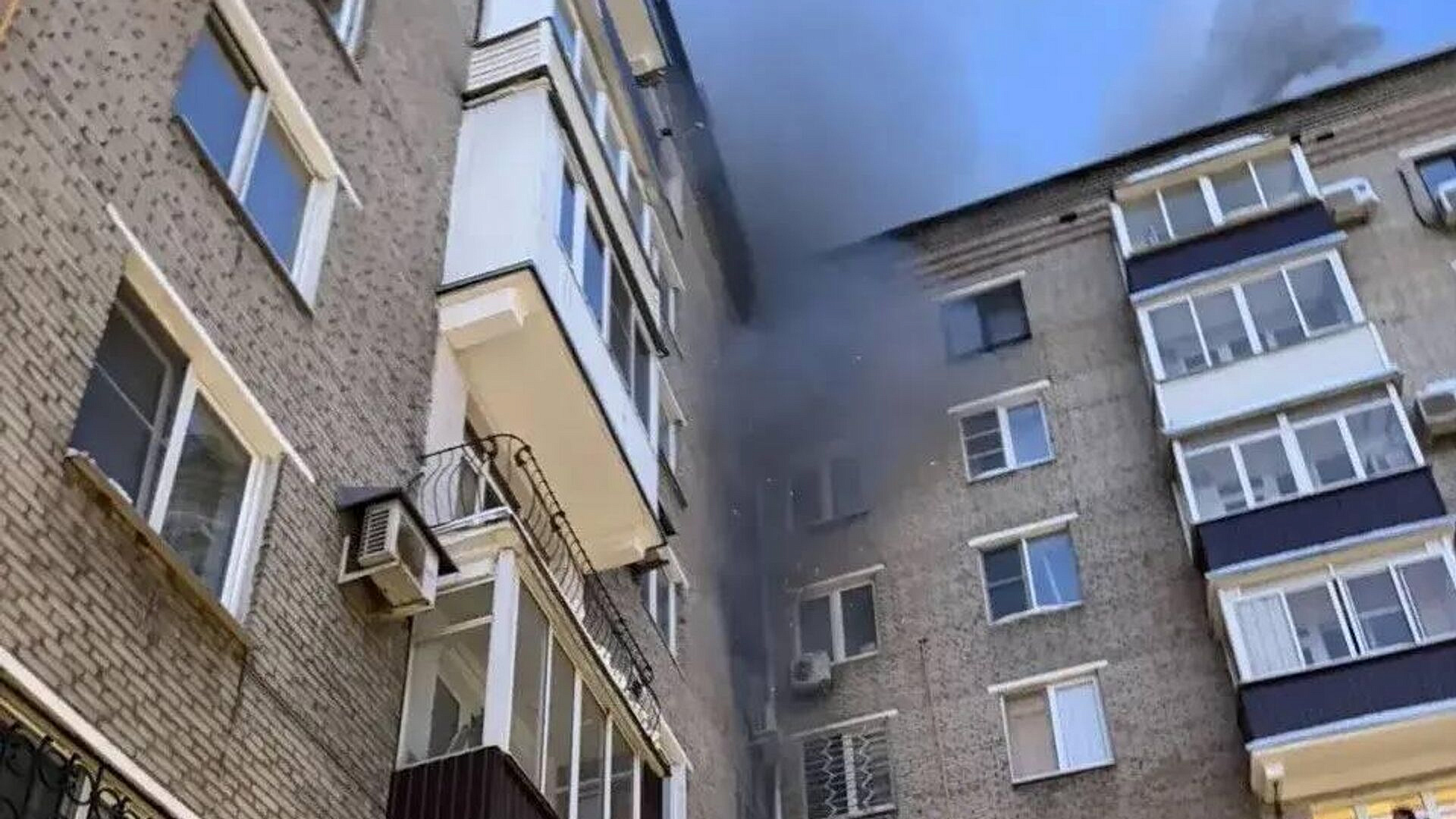 Из горящего дома на Пресненском Валу в Москве спасли 35 человек