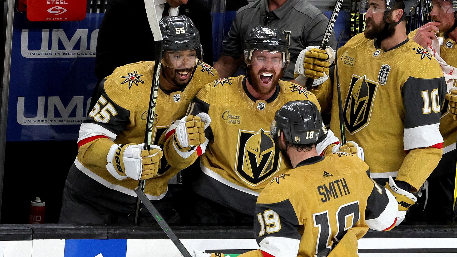 Барбашев и Дорофеев помогли "Вегасу" обыграть "Лос-Анджелес" в матче НХЛ