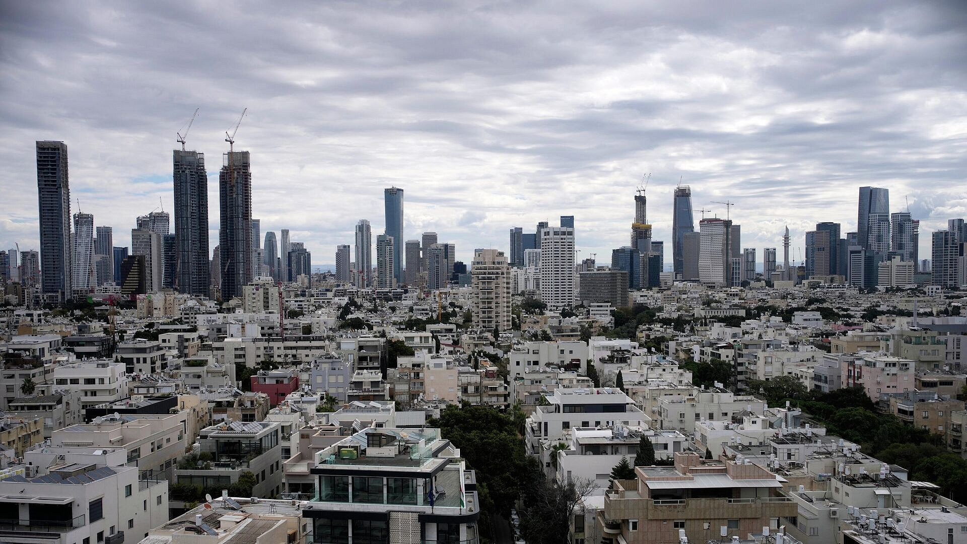 В центре Израиля человек погиб при падении ракеты