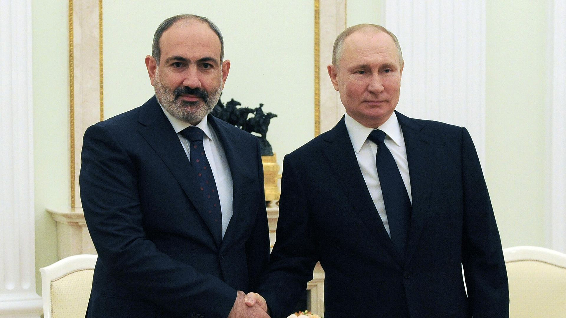 Путин проведет встречу с Пашиняном в Бишкеке 1 сентября