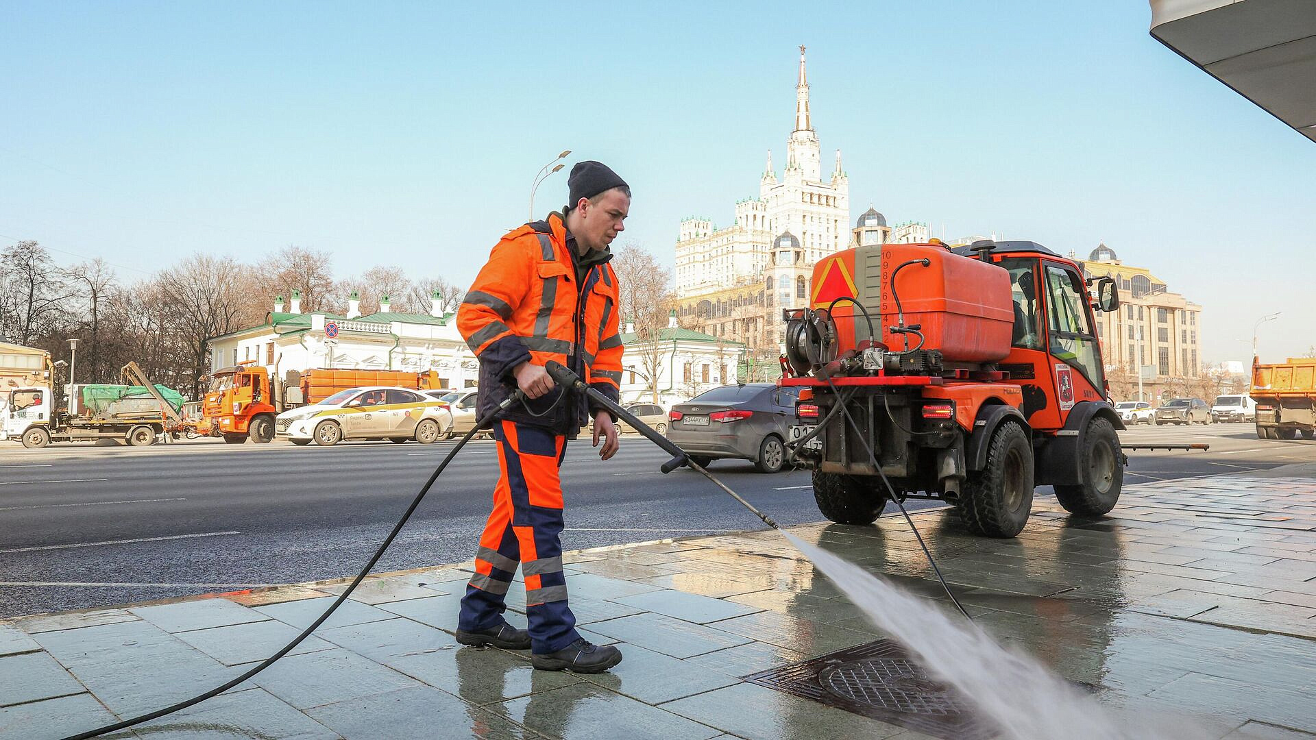 В Москве промоют более 13,3 тысячи вентиляционных шахт