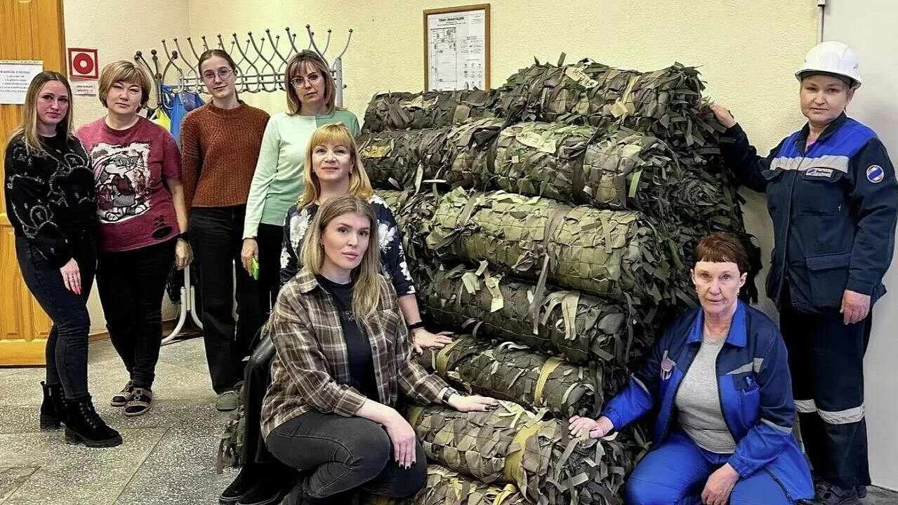 Магаданские энергетики сплели более 400 маскировочных сетей для бойцов СВО