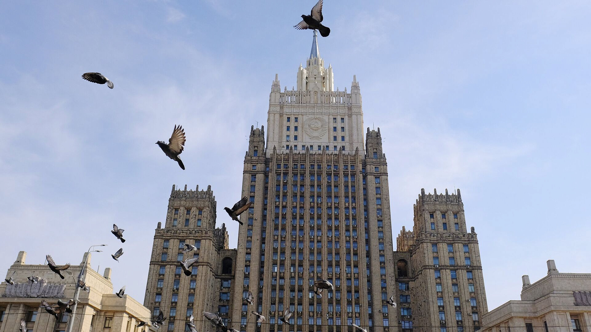 Россия будет анализировать военную политику Запада, заявили в МИД