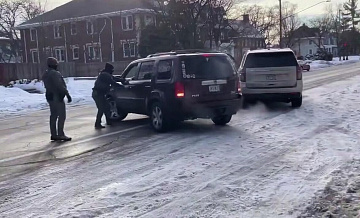 Глава МВБ США поддержала агента ICE после убийства женщины в Миннеаполисе