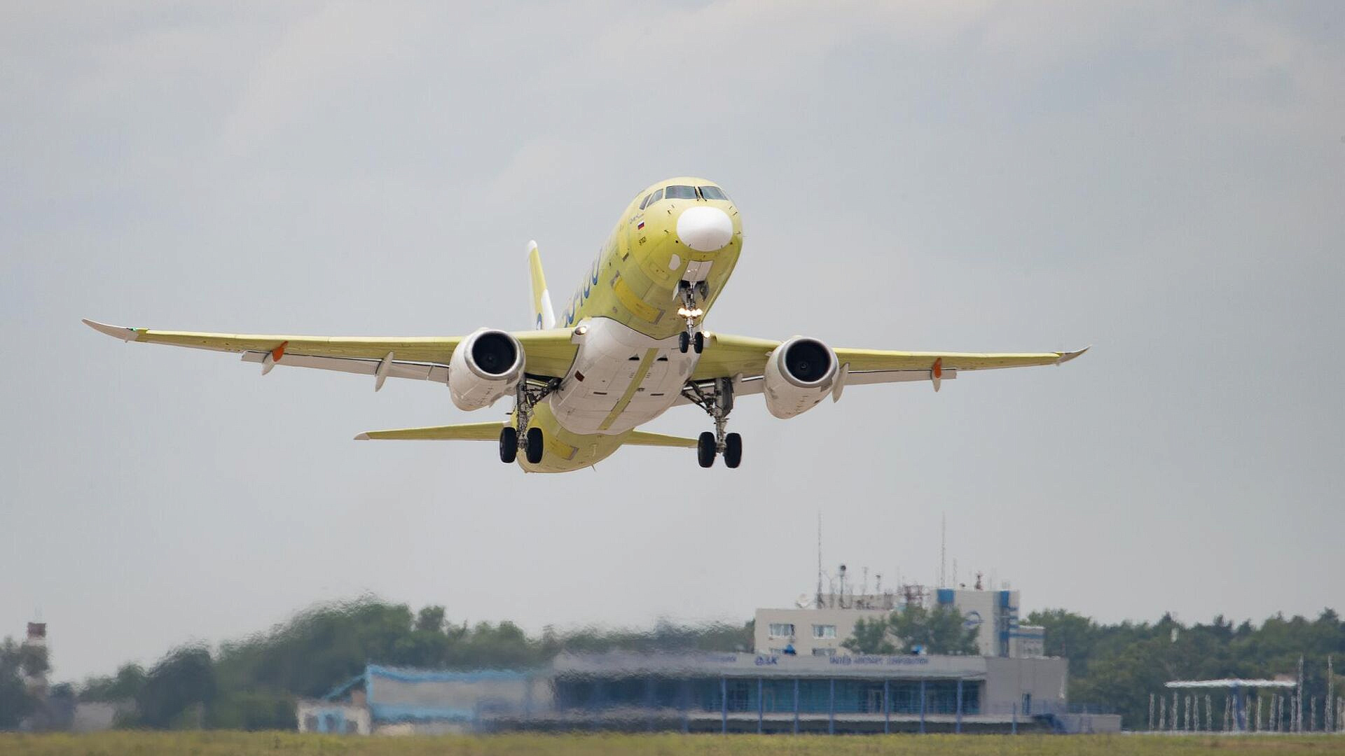 Алиханов рассказал, кто первым получит импортозамещенный Superjet