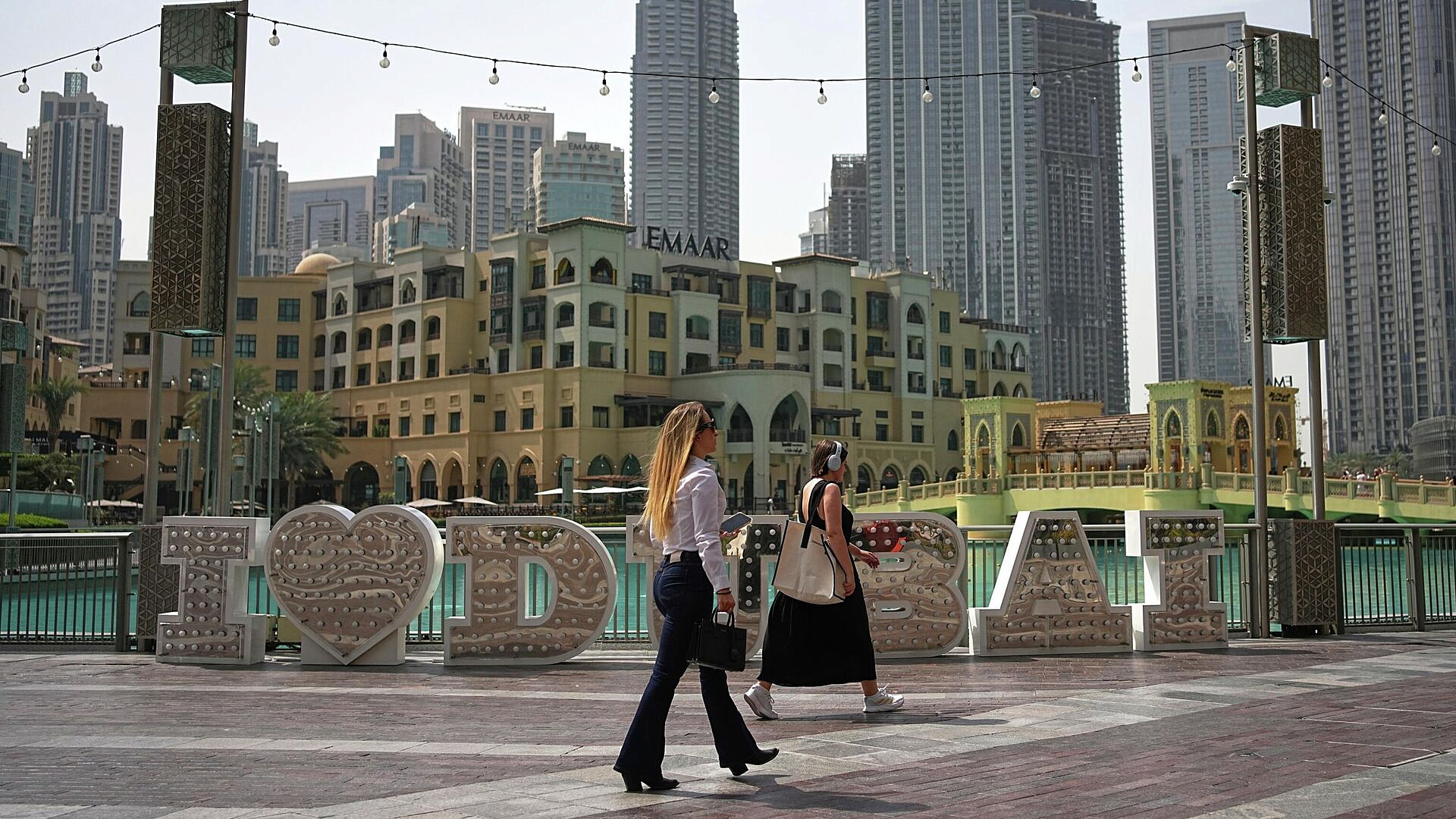 Жители Дубая получили предупреждение о ракетной угрозе