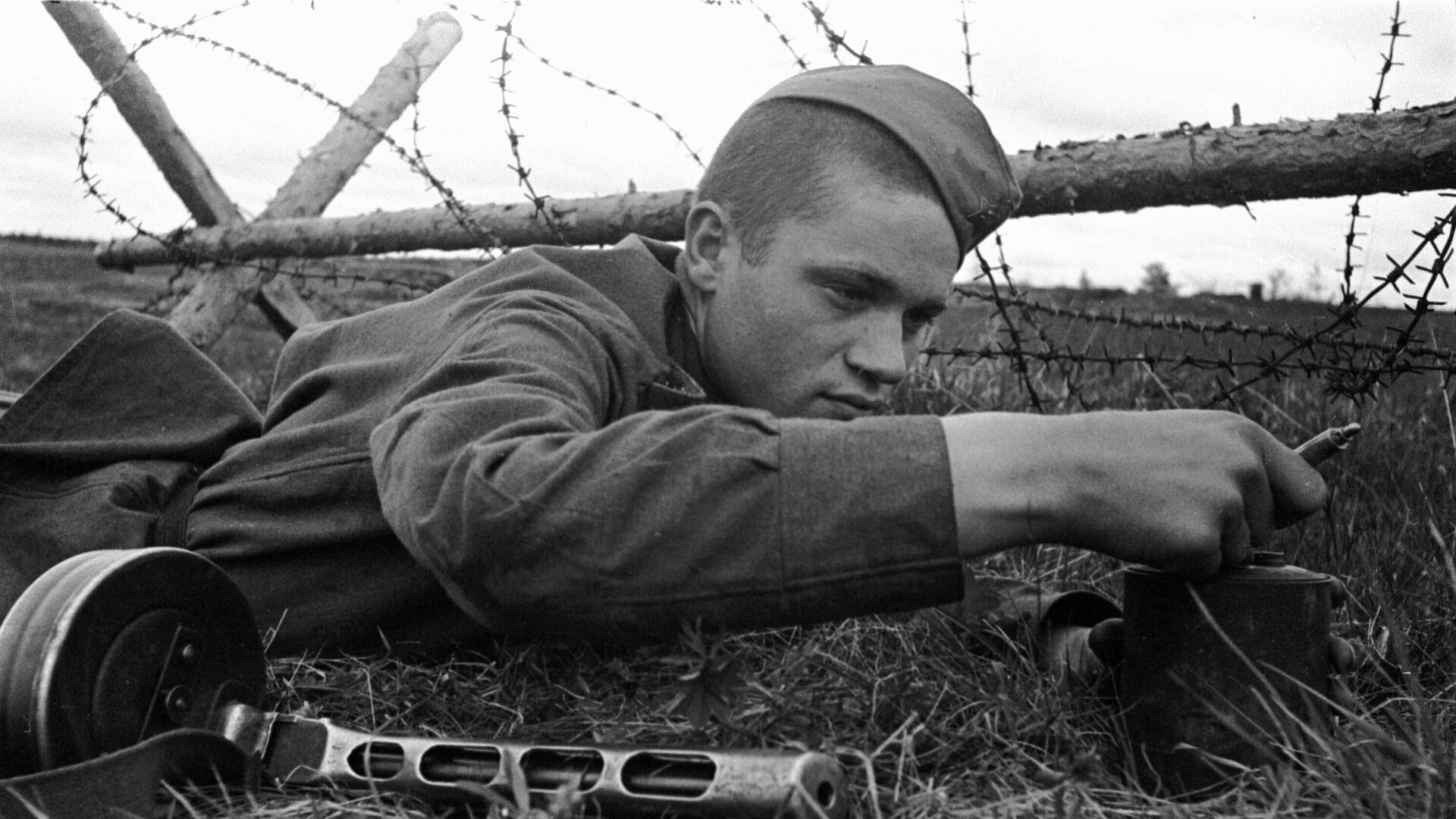 В Курской области открыли памятник героям-саперам