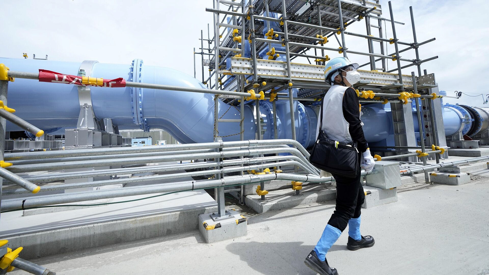 На "Фукусиме" остановили систему охлаждения бассейна с ядерным топливом