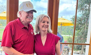 Экс-премьер Британии опубликовала фото с Трампом с подписью "прав во всем"