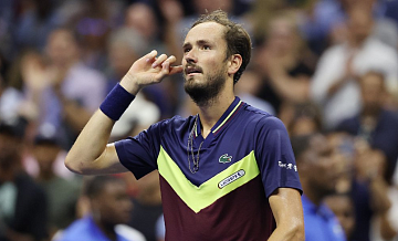 Медведев вышел в четвертьфинал турнира в Брисбене