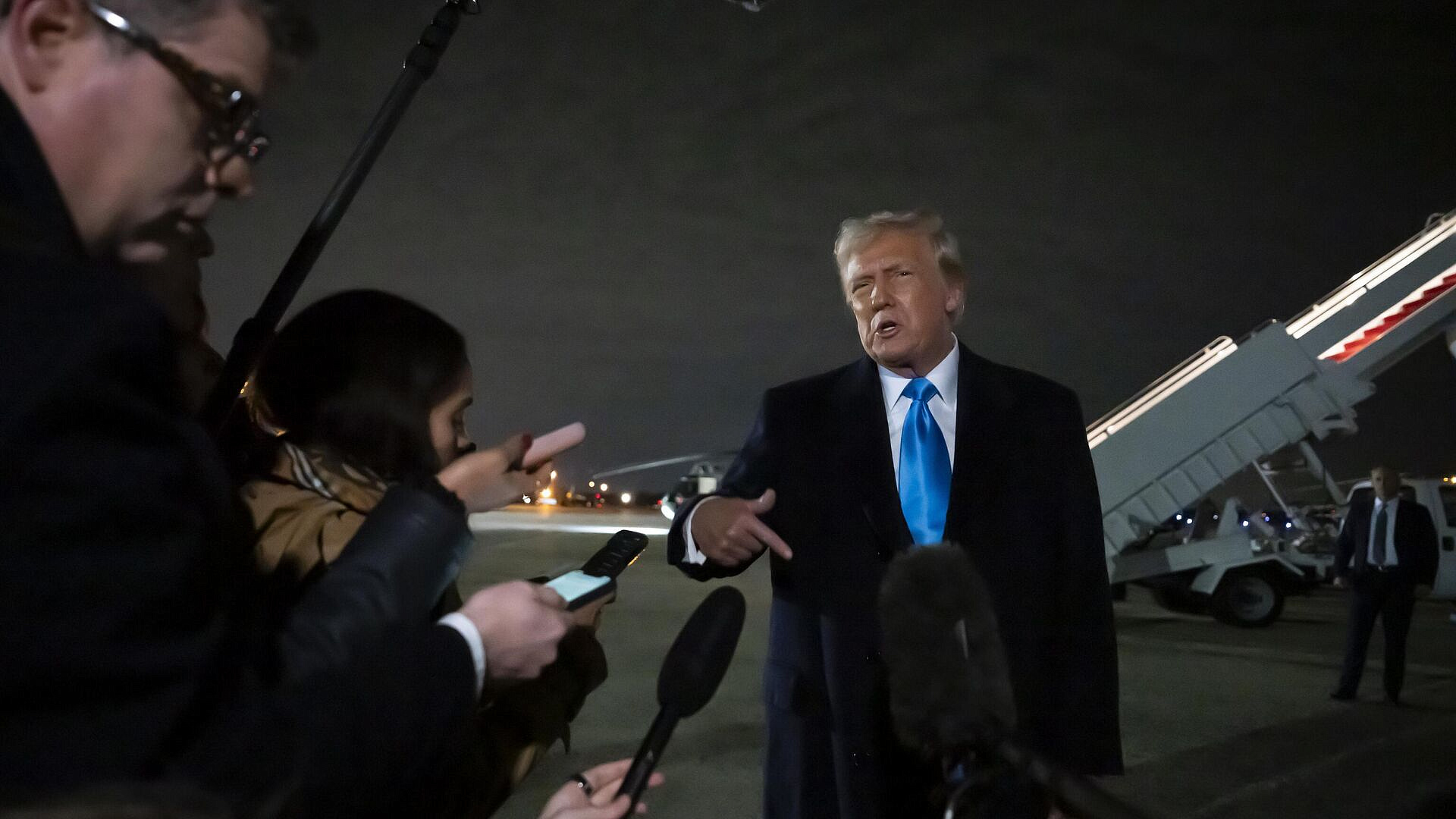 Самолет Трампа приземлился на военной базе рядом с Вашингтоном