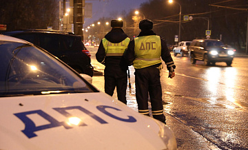 Во Владивостоке иномарка врезалась в три припаркованных автомобиля