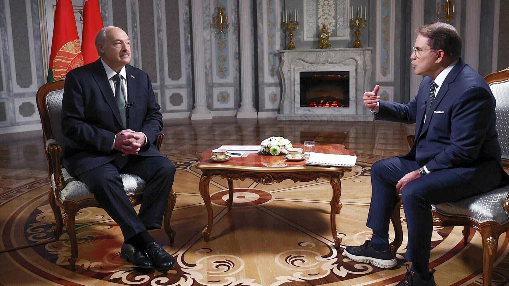 Лукашенко заявил, что спокойно относится, когда его называют диктатором