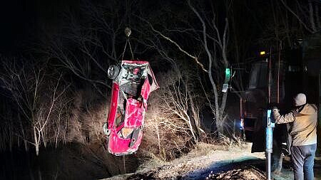 В Приморье по вине водителя без прав опрокинулась иномарка