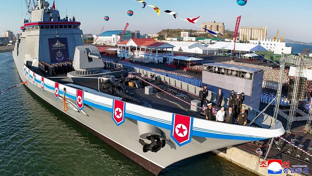 КНДР спустила на воду восстановленный после повреждений эсминец