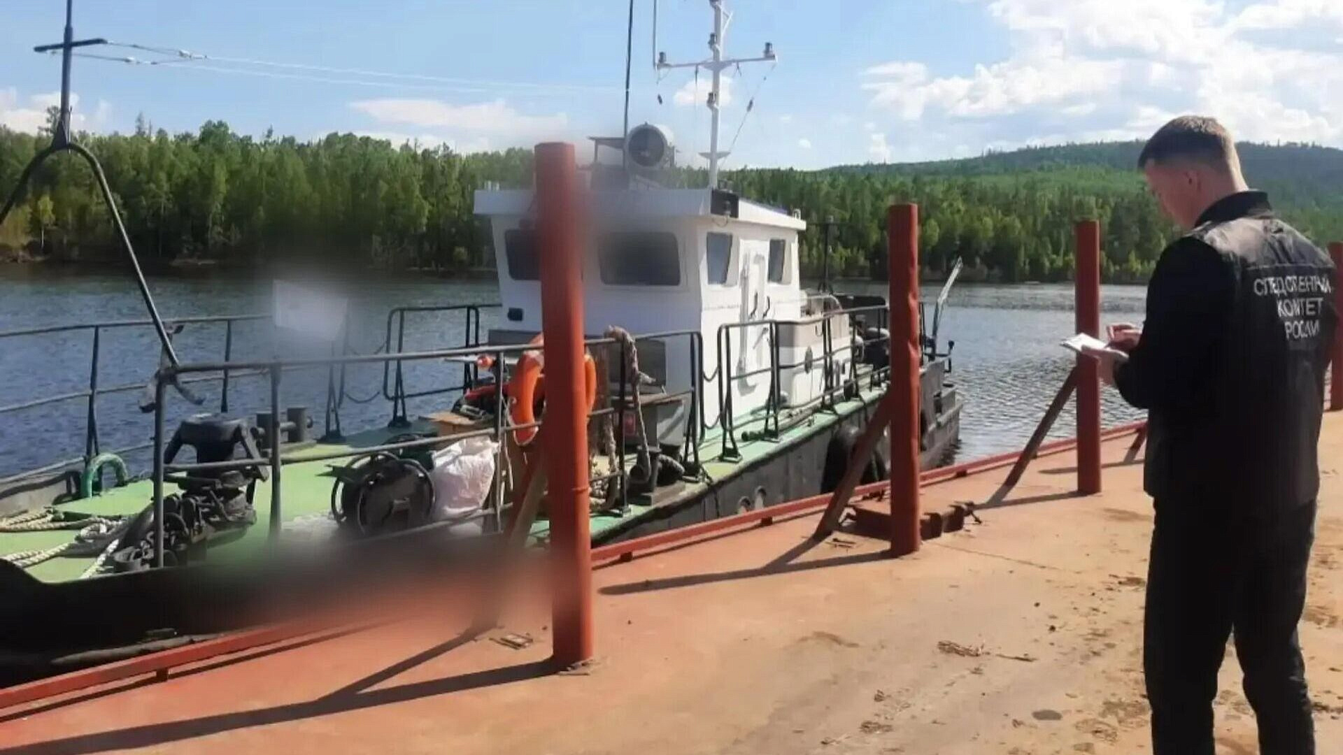 В Приангарье перевернулся катер, на борту которого были два человека