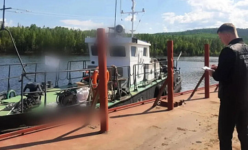 В Приангарье перевернулся катер, на борту которого были два человека