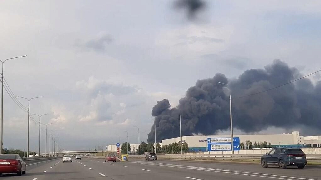 На загоревшемся в подмосковном Пушкино складе находятся газовые баллоны