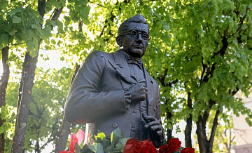 Бюст Александру Грибоедову установили в Смоленске