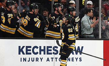 Гол Хуснутдинова помог "Бостону" обыграть "Питтсбург" Малкина