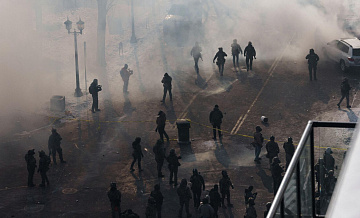 Мужчину, застреленного в Миннеаполисе, атаковали два офицера, передает CNN