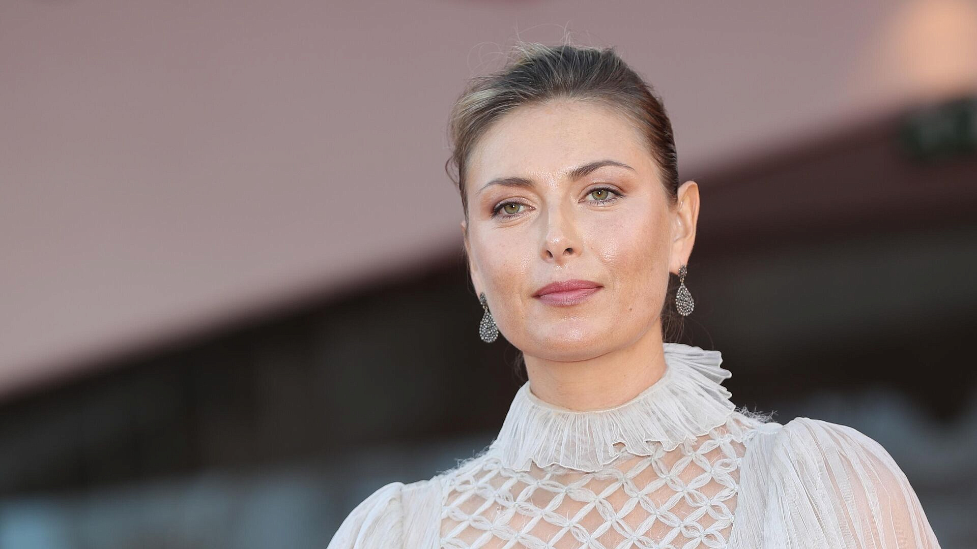 "Чемпионский характер": Шарапова поздравила Мирру с победой