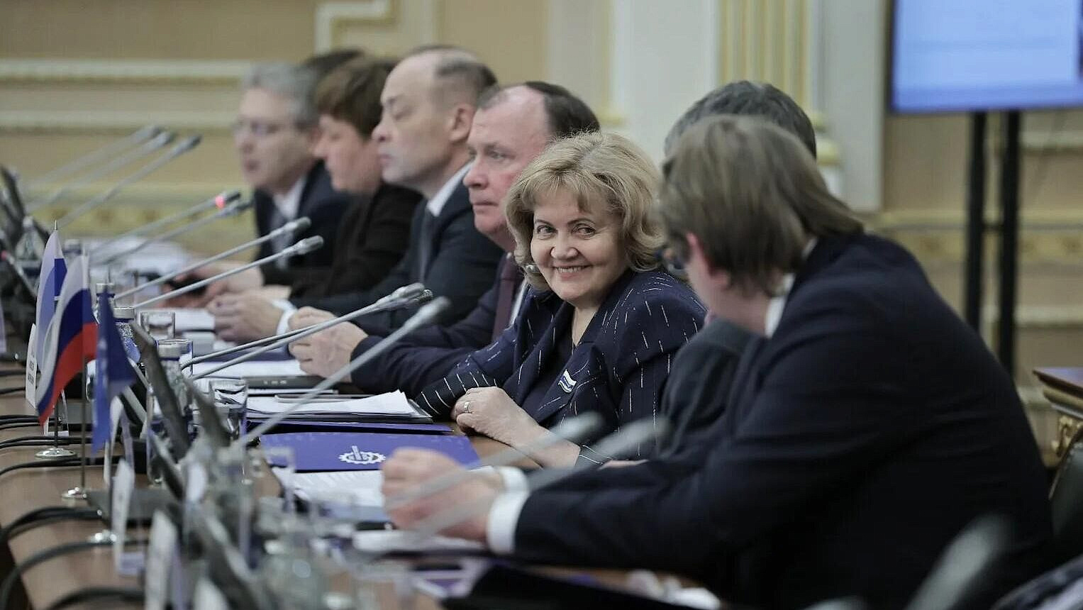 Бабушкина: депутатам нужно создать условия для развития промышленности